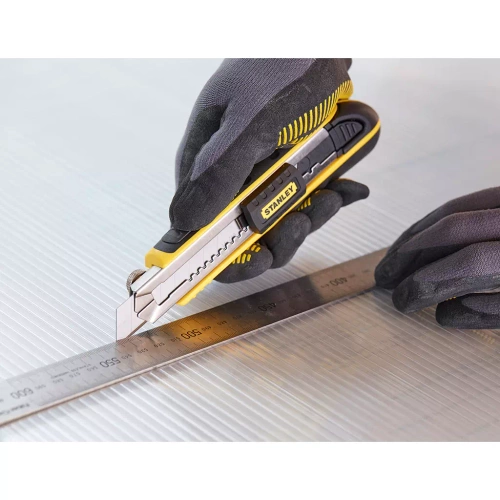 Nóż z wymiennymi ostrzami Stanley FatMax 0-10-481