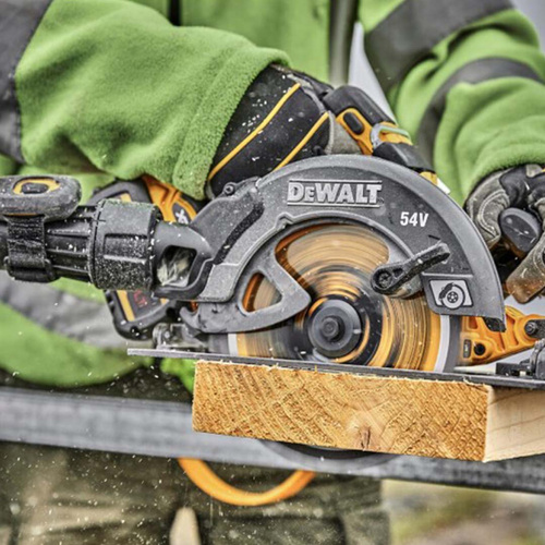 Pilarka tarczowa Dewalt DCS578N