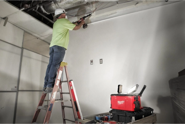 Ładowarka z lampą Milwaukee M18 POALC-0