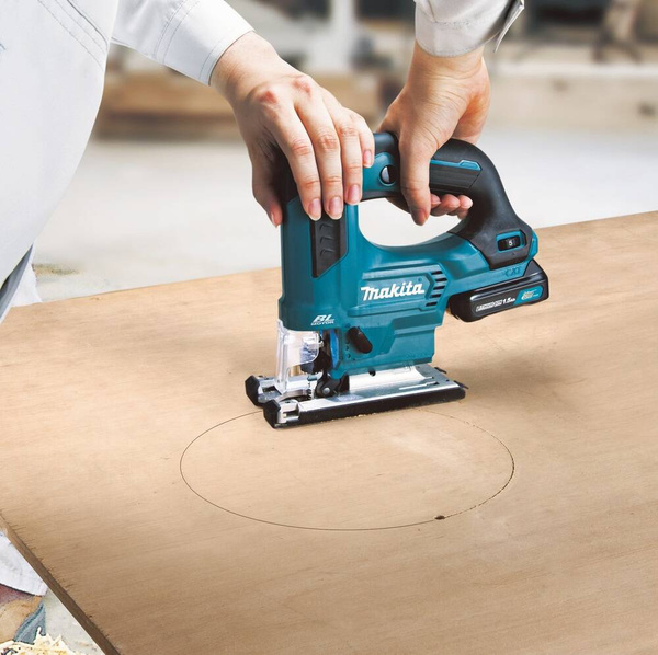 Akumulatorowa wyrzynarka Makita JV103DSMJ