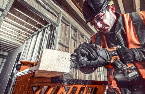 Akumulatorowa piła szablasta BUS18BL-0 AEG