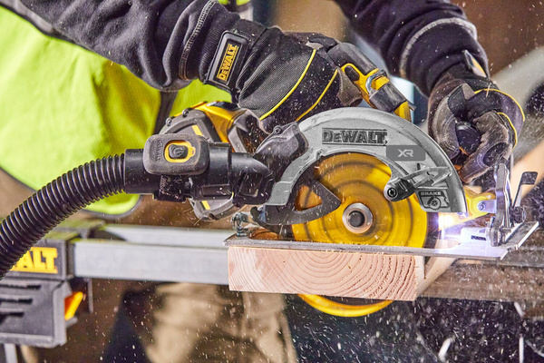 Pilarka tarczowa Dewalt DCS573NT