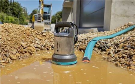 Pompa zanurzeniowa do brudnej wody 16000 GARDENA 09042-20