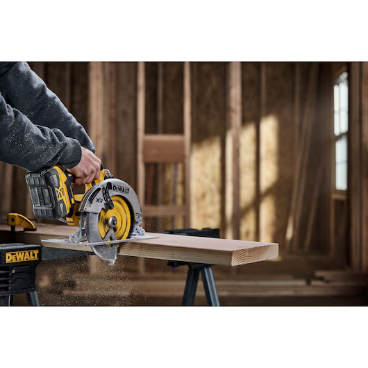 Pilarka tarczowa Dewalt DCS590N