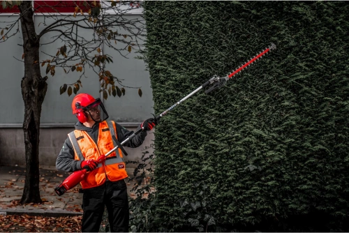 Nożyce do żywopłotu Milwaukee M18 FOPH-HTA przystawka QUIK-LOK