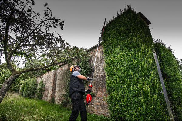 Nożyce do żywopłotu Milwaukee M18 FHETE27-802