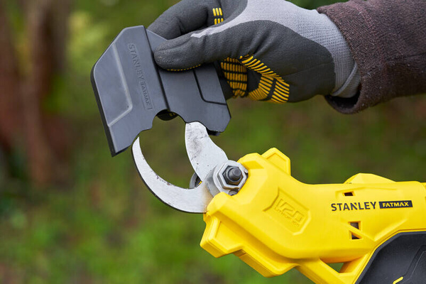 Sekator akumulatorowy Stanley Fatmax SFMCPP32B