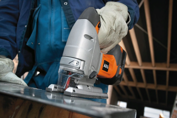 Akumulatorowa wyrzynarka 18V BST18X-0 AEG