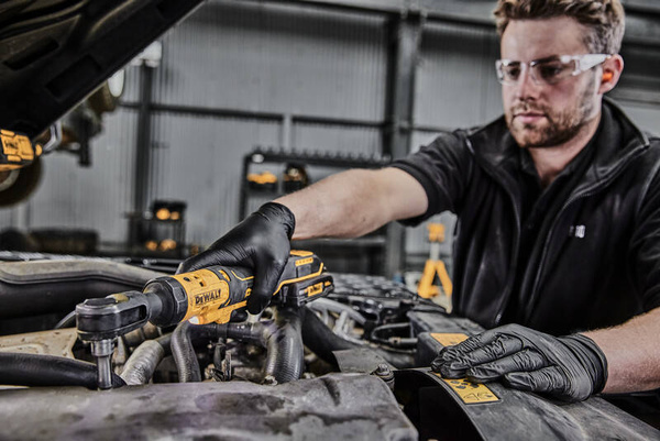 Grzechotka akumulatorowa Dewalt DCF512N