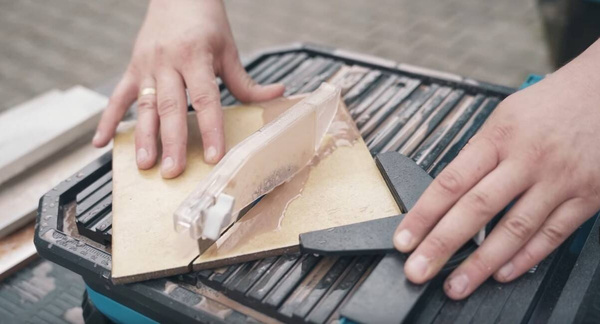 Akumulatorowa przecinarka do glazury Dedra DED6900