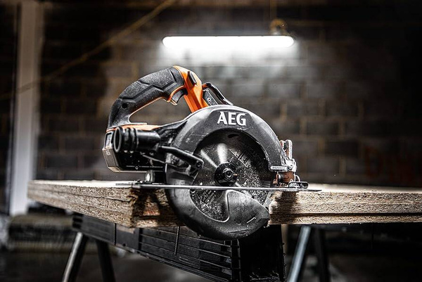 Pilarka tarczowa AEG BKS18BL-0