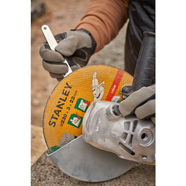 Szlifierka kątowa Stanley Fatmax FMEG232-QS