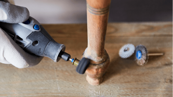 Tarcze ścierne do wykańczania powierzchni, ziarnistość 180 i 280 Dremel 2615S511JA