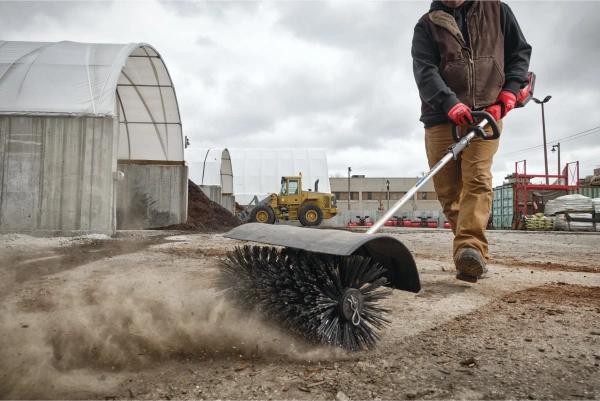 Szczotka druciana z osłoną Milwaukee M18 FOPH-BBA przystawka QUIK-LOK