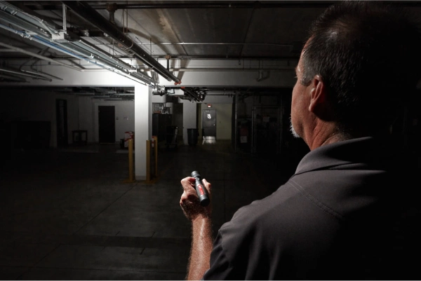 Latarka akumulatorowa z regulacją wiązki Milwaukee L4 TMLED-301