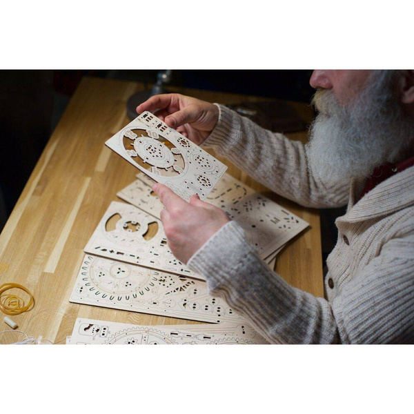 Zegar ścienny z wahadłem Aero Clock UGEARS 70154