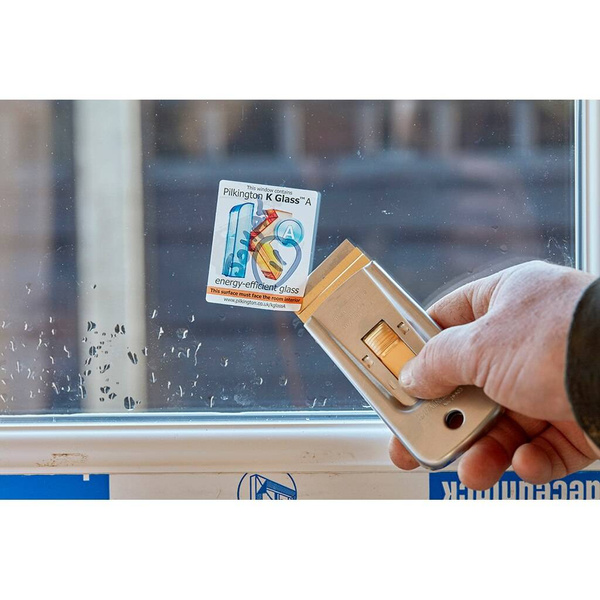 Skrobak z wymiennym ostrzem + 5 ostrzy wymiennych Stanley 0-28-500