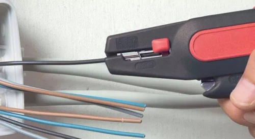 Automatyczne narzędzie do zdejmowania izolacji do 6 mm² Wiha 36050