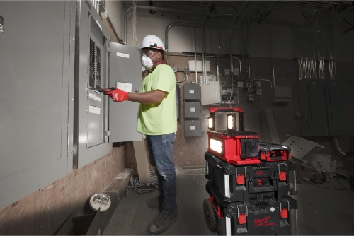 Ładowarka z lampą Milwaukee M18 POALC-0