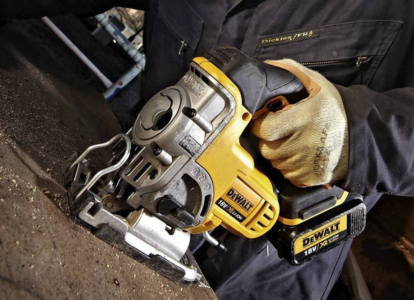 Wyrzynarka Dewalt DCS331N 