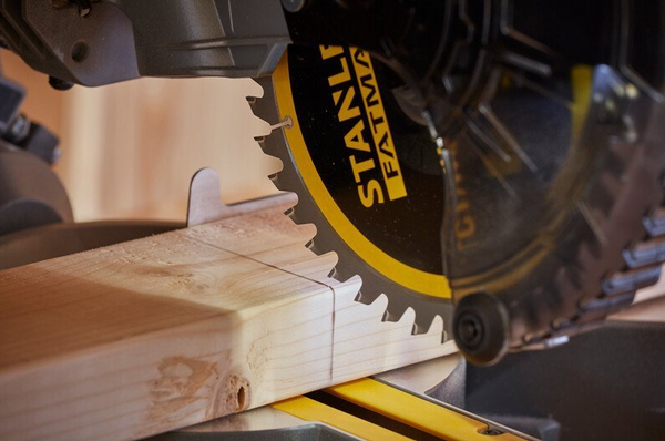 Ukośnica Stanley Fatmax SFMCS701M1