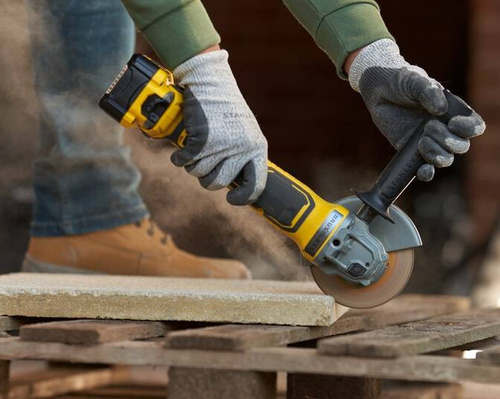 Szlifierka kątowa Stanley Fatmax SFMCG700B