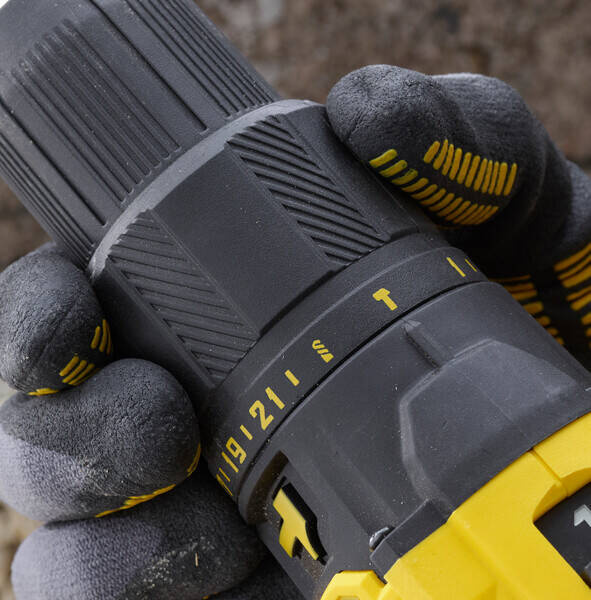 Wiertarko-wkrętarka udarowa Stanley SFMCD711D22-QW