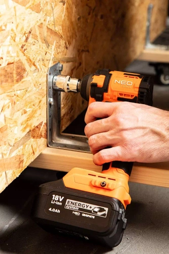 Klucz udarowy Neo Tools 04-613 z zestawem nasadek do felg