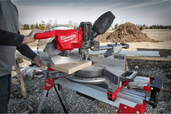 Ukośnica Milwaukee M18 FMS305-121