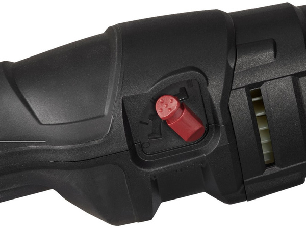 Pilarka sablasta CAT DX58