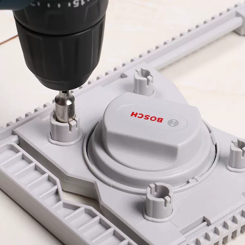 Przyrząd do centrowania Bosch do piły otwornicy i wierteł