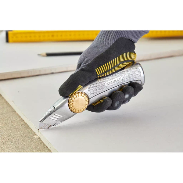 Nóż z wymiennymi ostrzami Xtreme Stanley FatMax 0-10-818