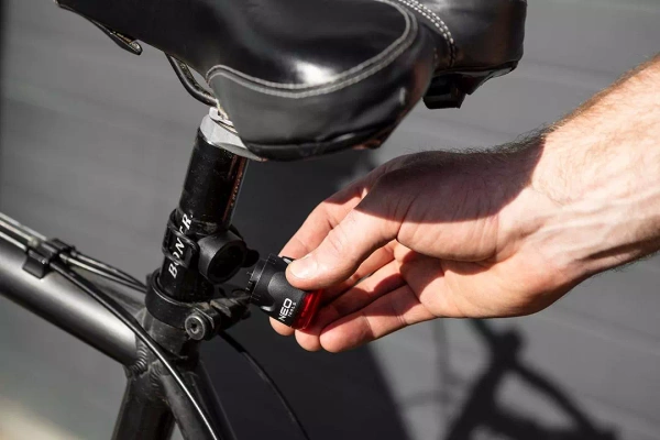 Tylna lampa rowerowa NEO Tools 91-003