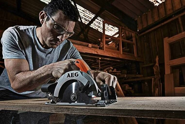 Pilarka tarczowa AEG BKS18BL-0