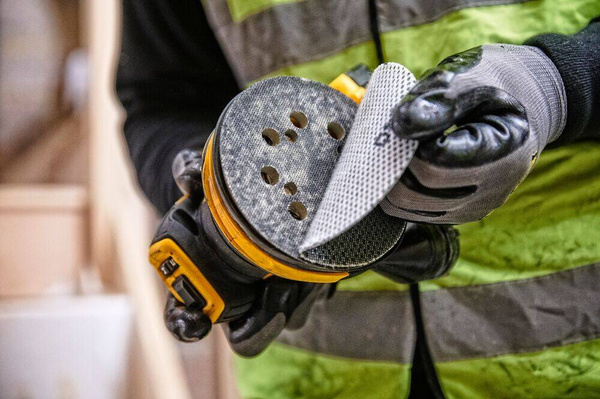 Szlifierka mimośrodowa DeWALT DCW210NT