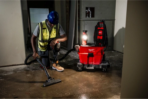 Odkurzacz akumulatorowy Milwuakee M18 F2VC23LG2-0