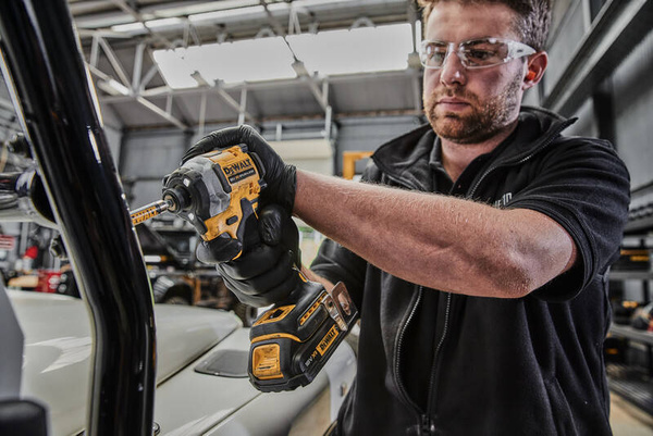 Zakrętarka Dewalt DCF850D1G