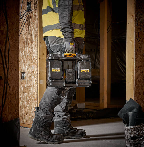 Skrzynia narzędziowa z oświetleniem Dewalt DWST08061-1