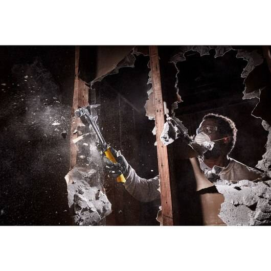 Młotek stalowy DeWALT DWHT51008-0 o masie główki 567g