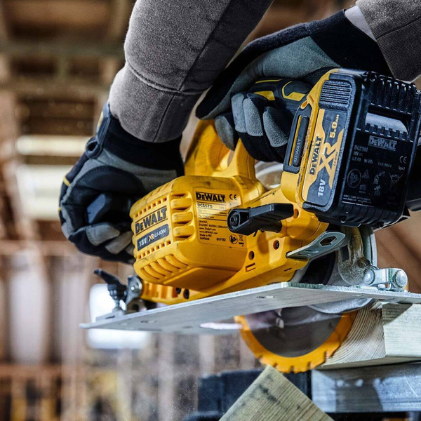 Pilarka tarczowa DeWALT DCS570NT