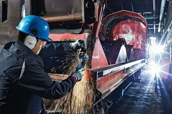 BOSCH GWS 19-125 CIST Szlifierka kątowa o zwiększonym momencie obrotowym 060179S002