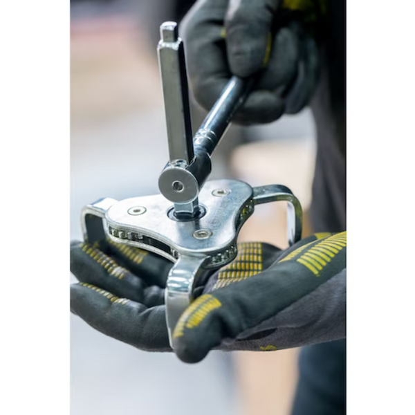 Samozaciskowy klucz do filtra oleju Stanley STHT80880-0