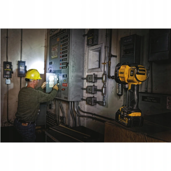 Akumulatorowa latarka DCL043 DeWalt