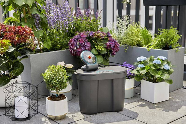 Zestaw do nawadniania Gardena Aqua-Bloom z pojemnikiem na wodę