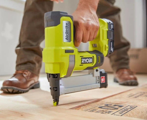 Sztyfciarka Ryobi R18GN18-0