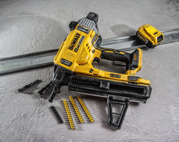 Gwoździarka Dewalt DCN890P2