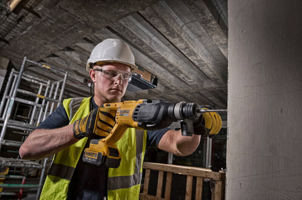 Młotowiertarka DeWalt DCH133M1